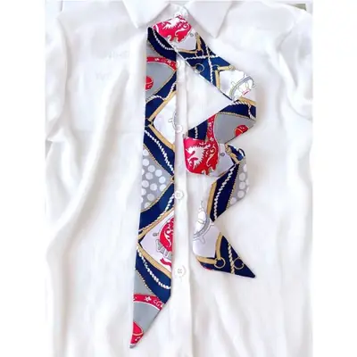 Image de Foulard Soie Élégant 90cm - Accessoire Raffiné pour Femme