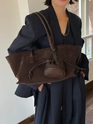 Image de Sac Fourre-Tout en Daim Surdimensionné - Luxe & Grande Capacité
