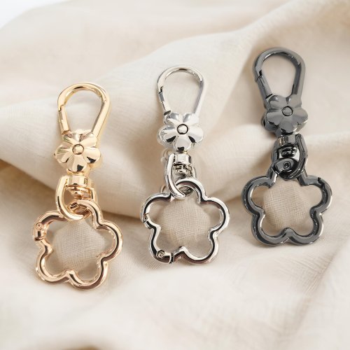 Zdjęcie Urocze kwiatowe breloki do kluczy z karabińczykiem – eleganckie zawieszki do torebki dla kobiet