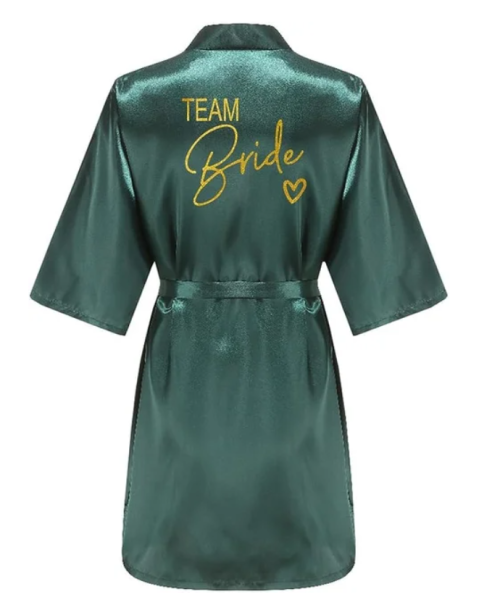 Imagen de Bata de Novia con Letra Dorada - Kimono de Satén para Dama de Honor