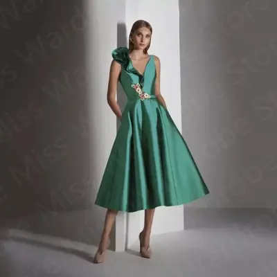 Image de Robe de mariée mi-mollet élégante - Toutes encolures