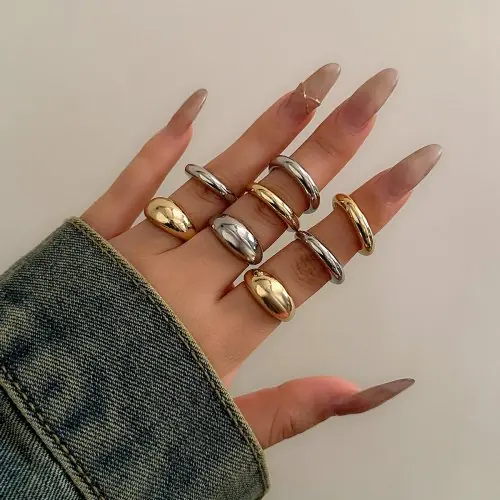 Image de Ensemble de 8 Bagues Tendance Or & Argent - Style Moderne