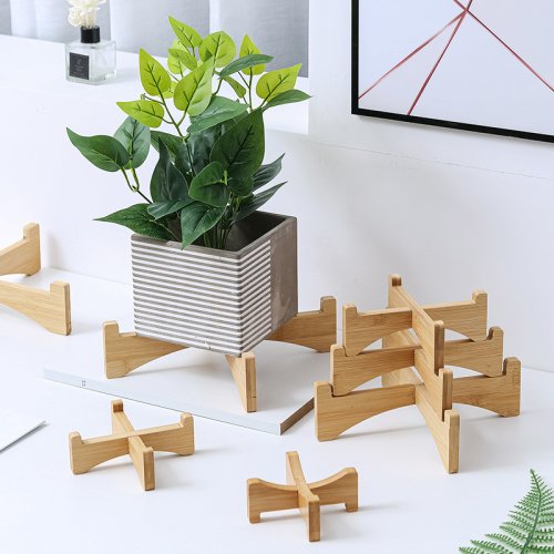 Image de Banc en Bois Nordique avec Plante Design
