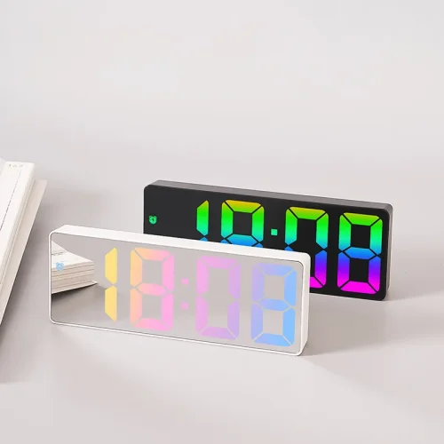 Imagen de Reloj Despertador Digital con Pantalla LED a Color, Control por Voz, Indicador de Fecha y Temperatura, Modo Nocturno, Función de Repetición y Antidisturbios, Compatible con 12/24 Horas
