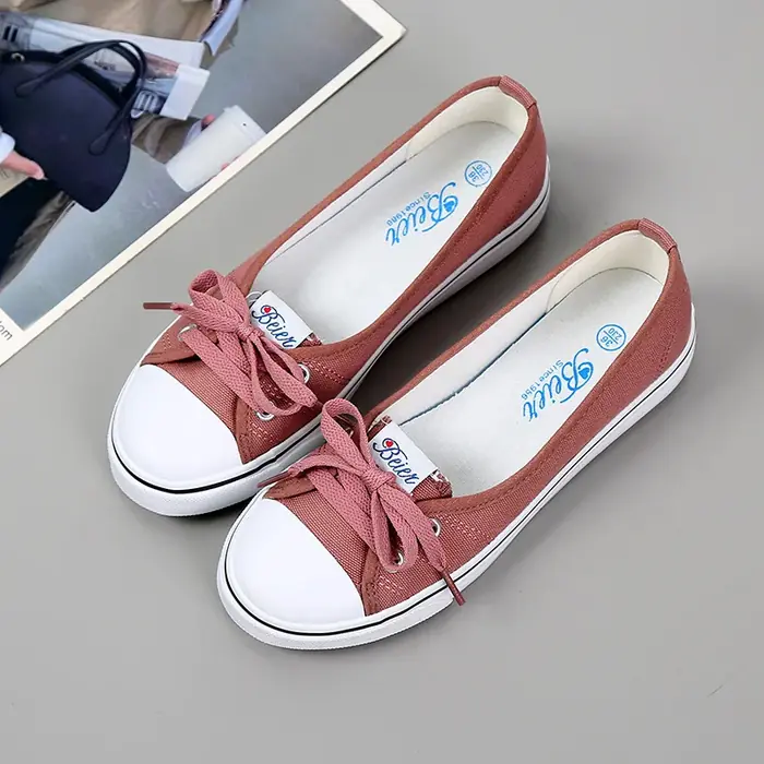 Image de Baskets Plates Blancs Été - Style Décontracté & Luxe