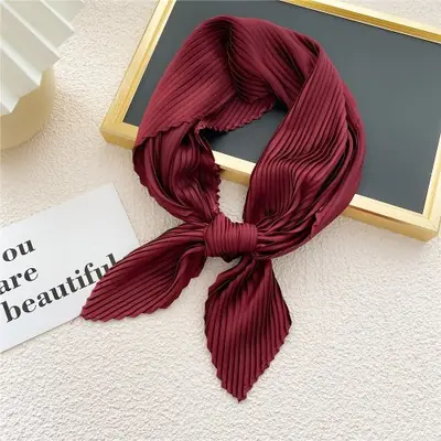 Image de Foulard Satin Élégant pour Femme - Accessoire de Mode Raffiné