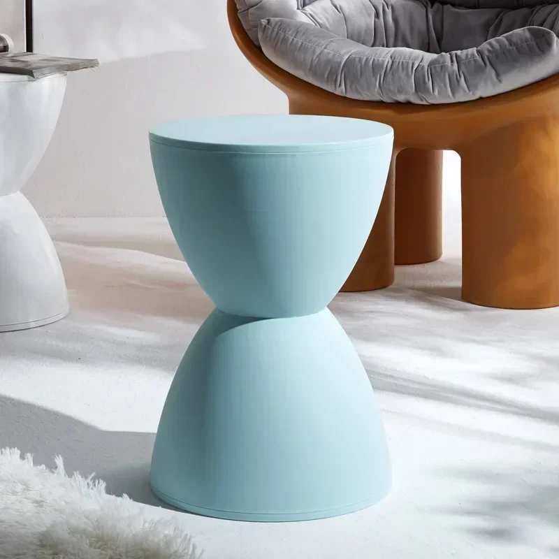 Image de Tabourets de Bar Ronds en Plastique - Design Sablier