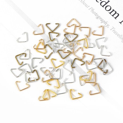Image de Boucles d'oreilles triangulaires 6x10mm - Bijoux faits main pour diabétiques