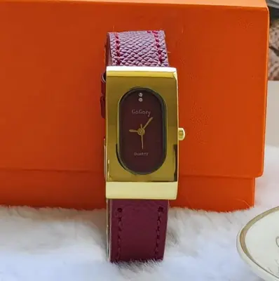 Image de Montre Femme Élégante - Cadran Rectangulaire en Cuir de Luxe