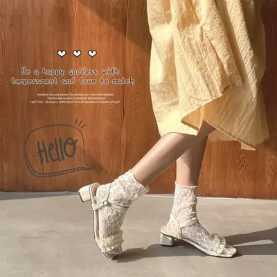 Image de Chaussettes Lolita Longues Blanches - Style Coréen Doux & Respirant