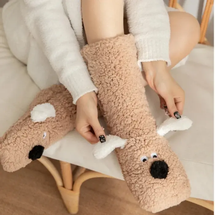 Image de Chaussettes peluche chien 3D chaudes pour femme