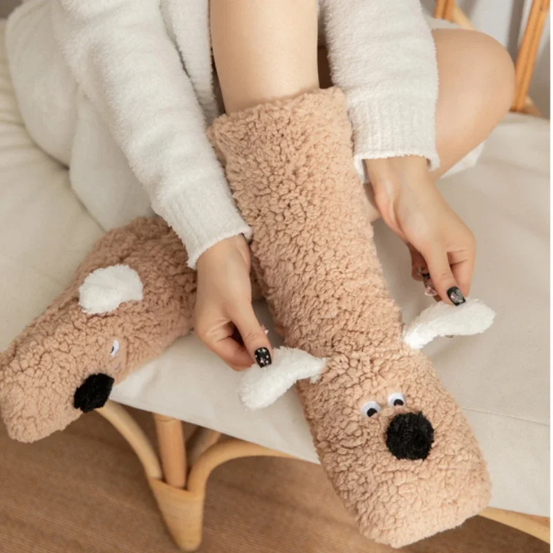 Bild von Flauschige Cartoon-Hund-Socken für Damen – Warm & Lustig