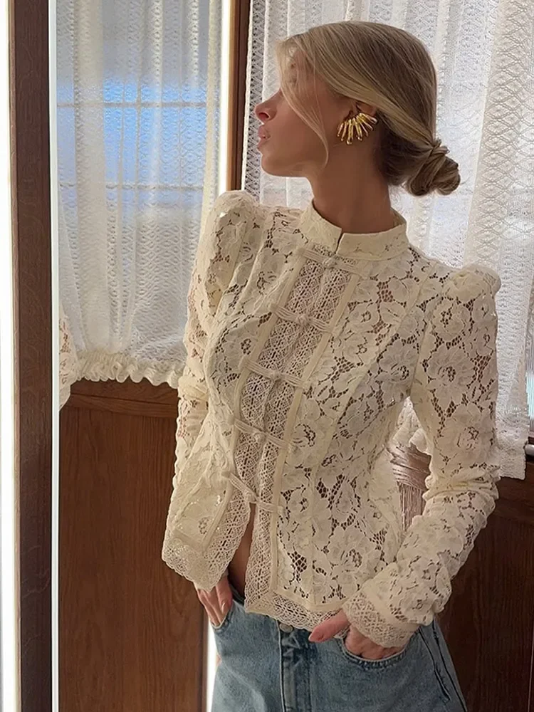 Zdjęcie Elegancka damskie retro koszula z koronką w talii – ażurowa bluzka z dzianiny z długim rękawem i dekoltem w serek, nowość 2025 w stylu highstreet
