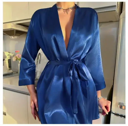 Image de Pyjama Femme Été - Robe de Nuit Sexy en Soie Glacée