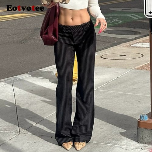 Immagine di Pantaloni a Zampa d'Elefante a Righe per Donna Y2K, Vita Bassa, Stile Casual Streetwear Autunno 2025 - Moda Elegante e Sexy