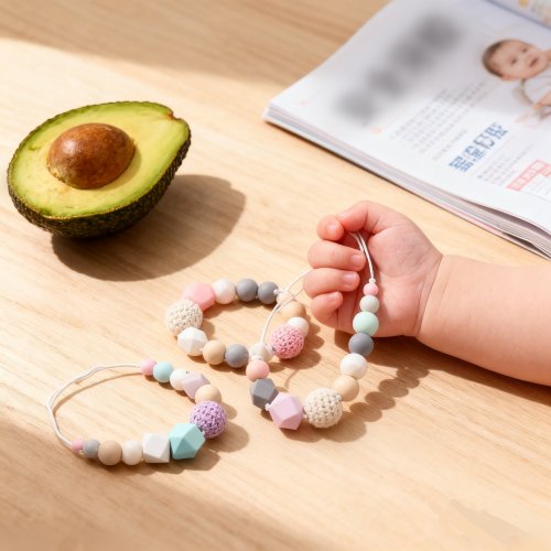 Bild von Natürliche Silikon-Halskette für Babys – BPA-freie, food-grade Hexagon-Perlen als Beißeinlage und Spielzeug zur Zahnen-Pflege