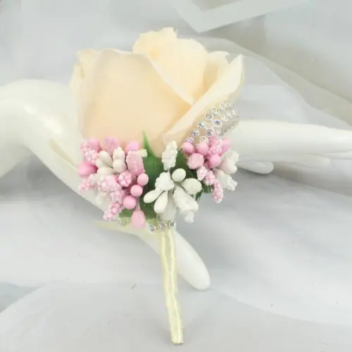 Image de Boutonnières & Corsages Roses Artificiels - Mariage Élégant