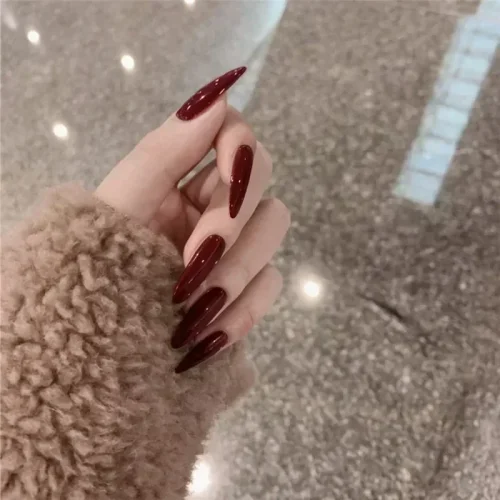 Imagen de 24 uñas postizas con pegamento, diseño degradado negro y rojo de almendra, diamantes de imitación de...
