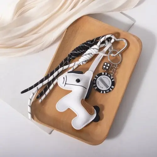 Image de Porte-clés Poney en Cuir - Accessoire Tendance