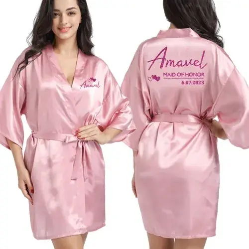 Robe de chambre rose avec nom au dos