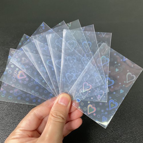 Imagen de Fundas Transparentes para Tarjetas de Juego - 100 Unidades con Diseño de Corazón