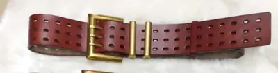 Image de Ceinture Large en Cuir Véritable avec Boucle Dorée - Style Élégant & Féroce
