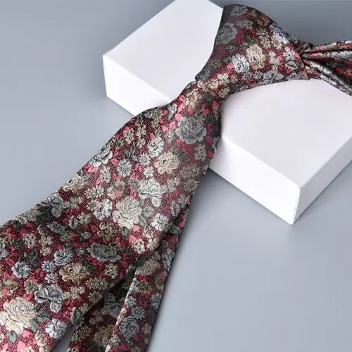 Image de Cravate Vintage Florale Homme - Élégance Raffinée