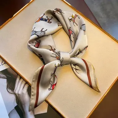 Image de Foulard carré femme 70 x 70 cm effet satin, 12 motifs