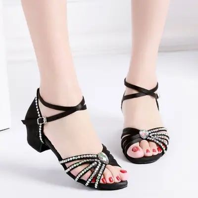 Image de Chaussures de danse latine à talons bas pour enfants et adultes