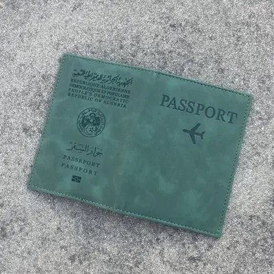Image de Étui de Passeport Vert en Cuir - Style Mignon & Pratique