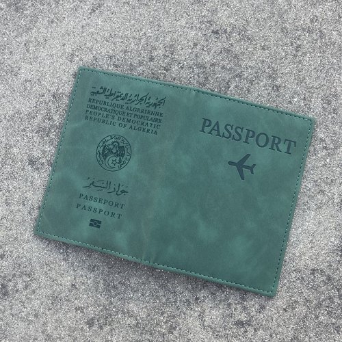 Immagine di Portafoglio da Viaggio Verde in Pelle PU per Passaporto – Custodia Protettiva Stile Fashion per Donne, Ideale per Viaggi e Vacanze
