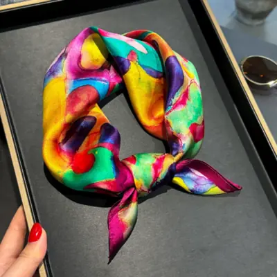 Image de Foulard en Soie Pure - Élégant & Polyvalent