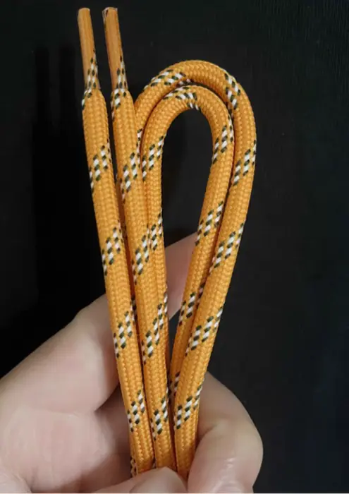 Image de Lacets de Chaussures Blancs Ronds en Coton - Style Sneaker