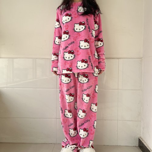 Imagen de Conjunto de Pijama para Niñas con Diseño de Hello Kitty Sanrio - Set de 2 Unidades, Ropa de Casa Cálida y Suave, Ideal para Dormir y Regalar