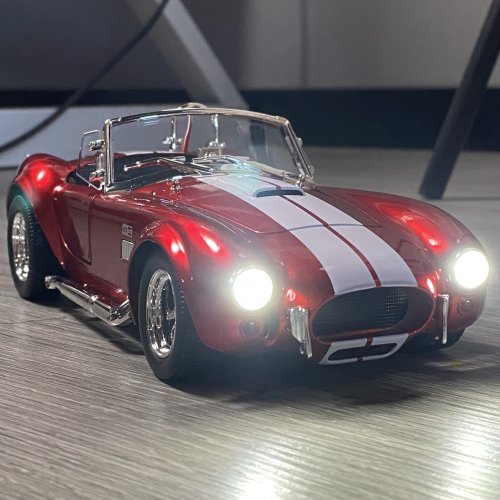 Image of 1:24 Scale 1965 Ford Shelby Cobra 427 Roadster Diecast Model Car – Classic Vintage Alloy Metal Replica for Desktop Display and Collectors