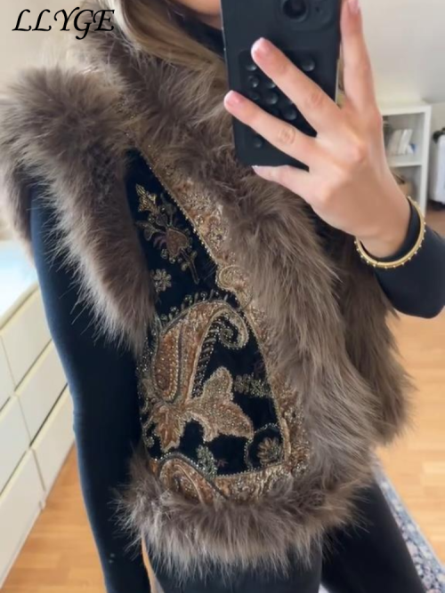 Imagen de Chaleco de Piel con Bordado Urbano para Mujer, Estilo Sin Mangas con Cuello Alto y Detalles Peludos, Ideal para Fiestas de Primavera 2026