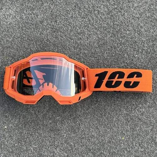 Uniquement des lunettes de protection