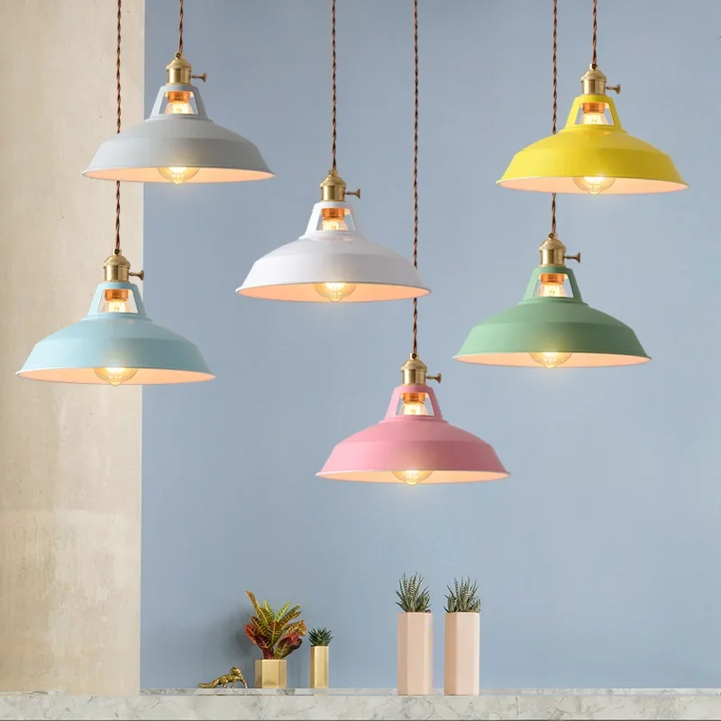 Image de Lampes Suspendues Vintage Colorées