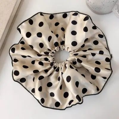 Image de Chouchous Satinés à Pois - Style Rétro & Élégant