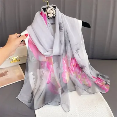 Image de Écharpe de Plage Luxe Soie - Foulard Femme Été 2023