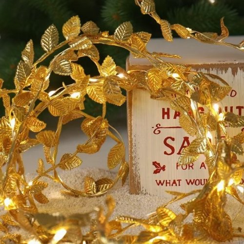Afbeelding van Zonnepaneel-gevoede LED Gouden Blad Lichtslingers 2,5m, 5m en 10m - Binnen- en Buitenverlichting voor Kerstfeest, Feesten en Huisdecoratie