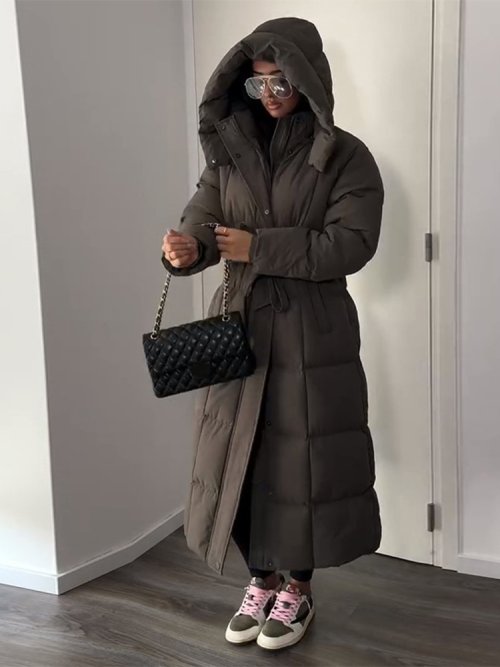 Bild von Stilvolle Winterjacke mit Kapuze – Warm & Modern für Damen