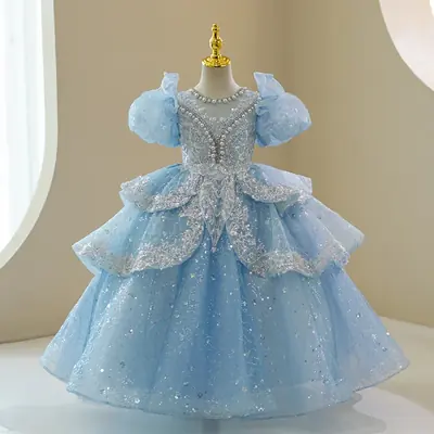 Image de Robe Princesse Élégante avec Paillettes et Manches Bouffantes