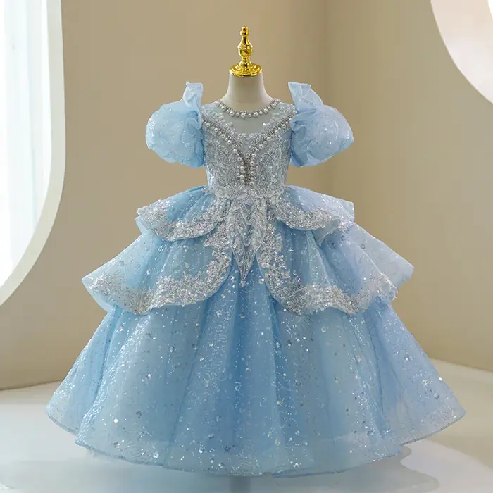 Image de Robe Princesse Élégante avec Paillettes et Manches Bouffantes