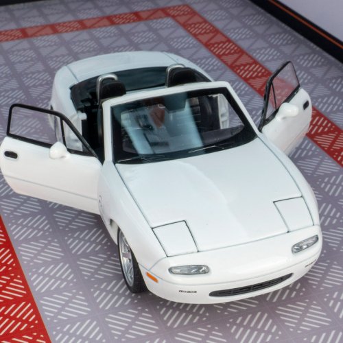 Zdjęcie 1:32 Mazda MX-5 SuperCar – Model Samochodu Z Aluminiowej Stopki, Z Dźwiękiem i Światłem, Z Mechanizmem Odrzutu, Idealny Prezent Urodzinowy dla Kolekcjonerów i Dzieci