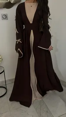 Image de Robe Musulmane Élégante à Nœud - Tenue de Fête Moderne
