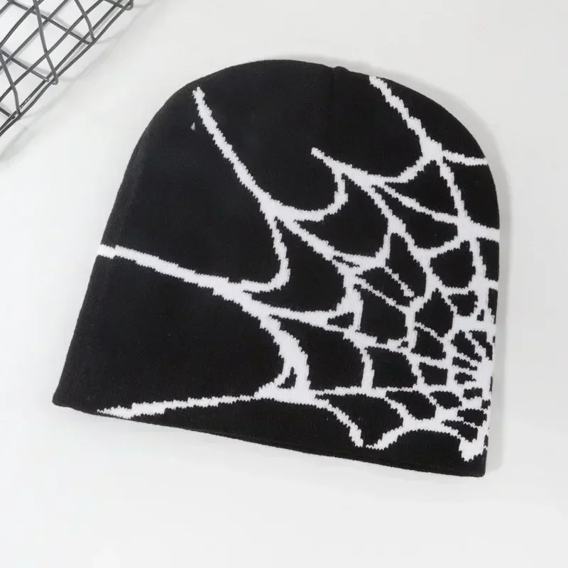 Immagine di Cappello a Maglia con Motivo Ragnatela in Pile Caldo e Stile Y2K Goth – Berretto Unisex per Uomo e Donna, Trendy Hip Hop e Streetwear
