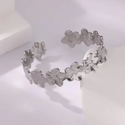 Image de Bracelet Élégant Feuille de Fleur en Acier Inoxydable - Or