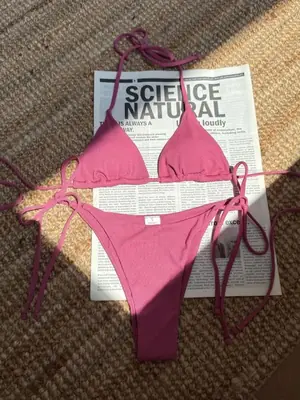 Image de Bikini Push-Up Rouge Élégant 2025 - Style Sexy & Raffiné