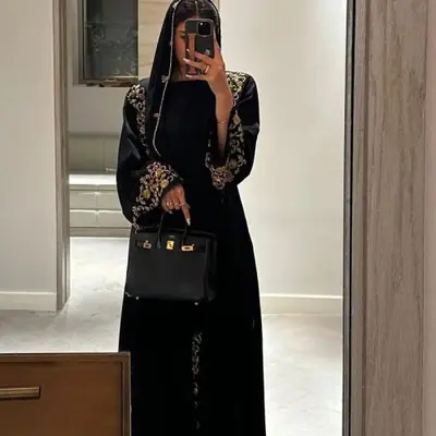 Image de Robe Abaya 3 Pièces Élégante avec Écharpe et Diamants